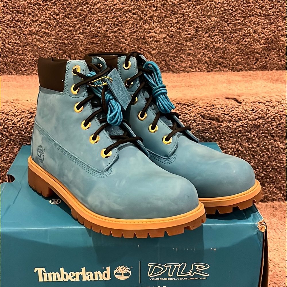 Timberland x DTLR 6” Premium WPBT bright blue Boots new Boys Size 6.5 Youth